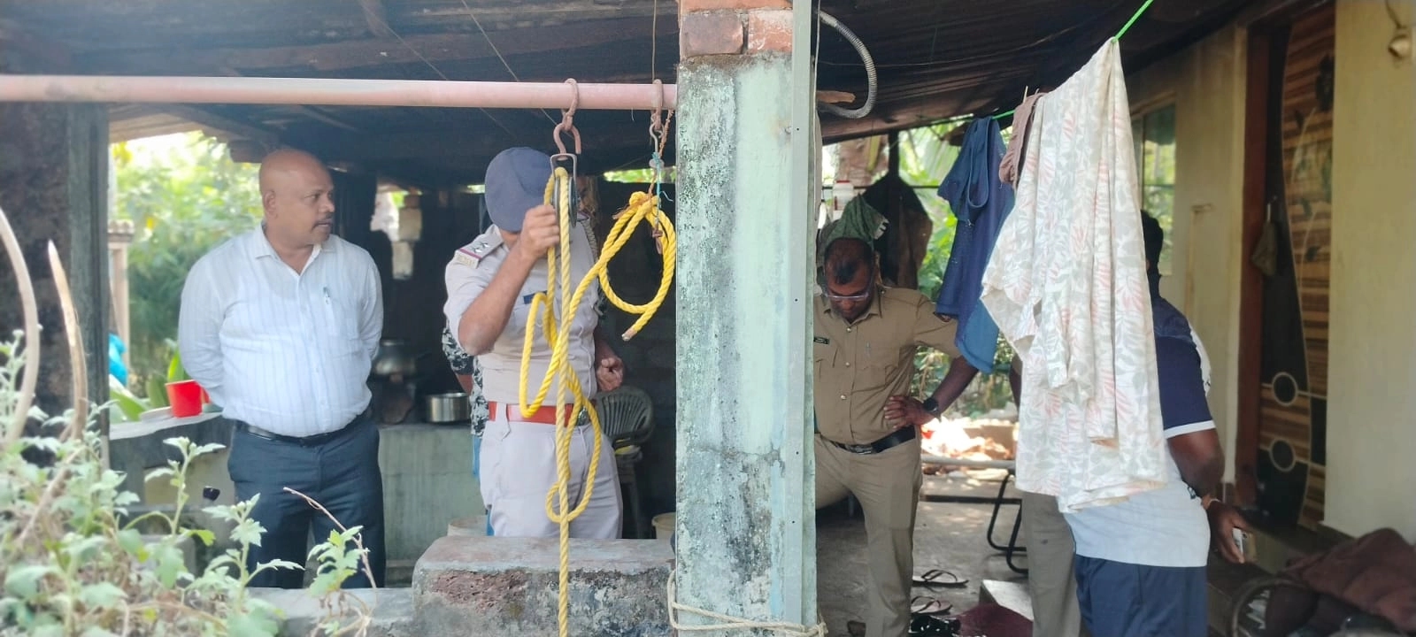ತಾಯಿಯ ಕೈಯಿಂದ ಜಾರಿ ಬಾವಿಗೆ ಬಿದ್ದ ಮಗು ಮೃತ್ಯು! - News Karnataka