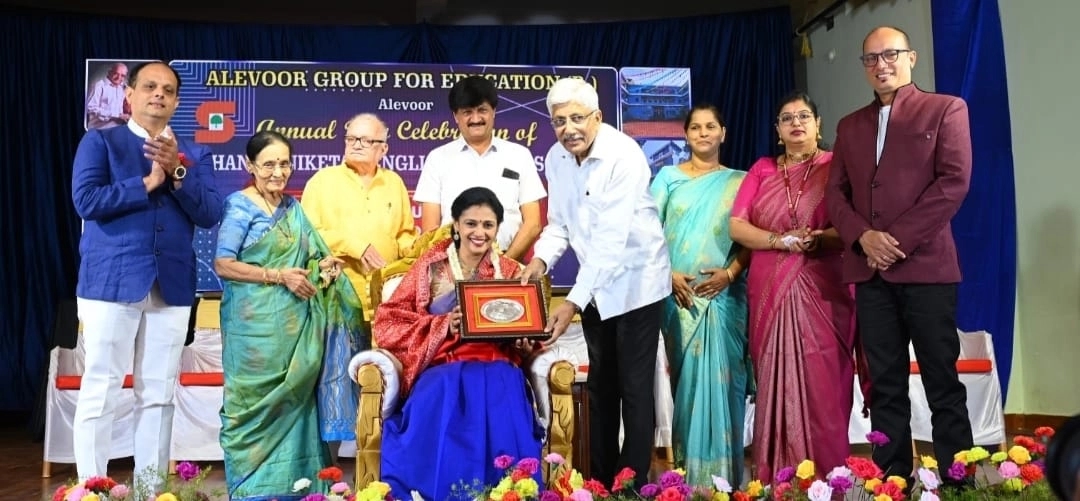 ಮಾನಸಿ ಸುಧೀರ್ ಗೆ ಅಲೆವೂರು ಗ್ರೂಪ್ ಅವಾರ್ಡ್ ಪ್ರಶಸ್ತಿ ಪ್ರದಾನ - News Karnataka