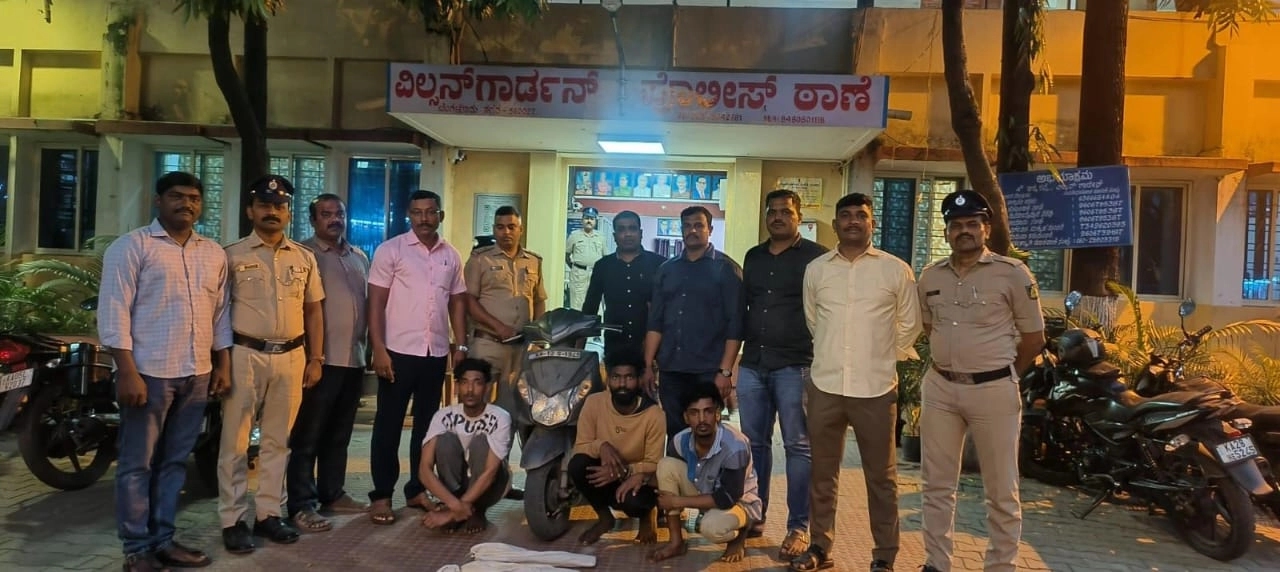 ಬೈಕ್ ಸವಾರರನ್ನು ಅಡ್ಡಗಟ್ಟಿ ದರೋಡೆ – ಮೂವರ ಬಂಧನ - News Karnataka