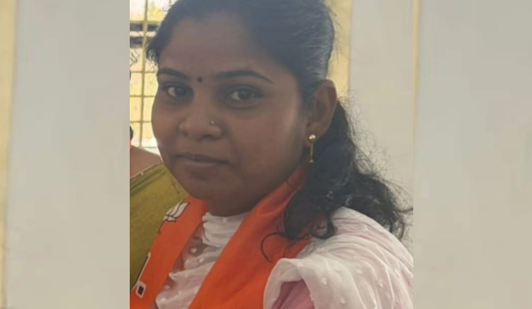 ಬೆಂಕಿ ಹಚ್ಚಿಕೊಂಡು ಬಿಜೆಪಿ ಕಾರ್ಯಕರ್ತೆ ಆತ್ಮಹತ್ಯೆ! - News Karnataka