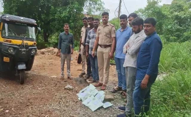 ಆಟೋರಿಕ್ಷಾದಲ್ಲಿ ಗಾಂಜಾ ಮಾರಾಟ ಮಾಡುತ್ತಿದ್ದ ವ್ಯಕ್ತಿ ಪೊಲೀಸರ ವಶಕ್ಕೆ - News Karnataka