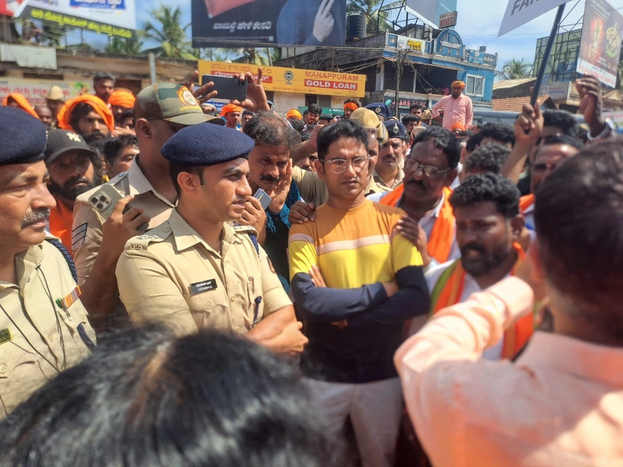 ಪೆಟ್ರೋಲ್-ಡಿಸೇಲ್ ಬೆಲೆ ಏರಿಕೆ : ಔರಾದ್ನಲ್ಲಿ ಬೃಹತ್ ಪ್ರತಿಭಟನೆ - News Karnataka