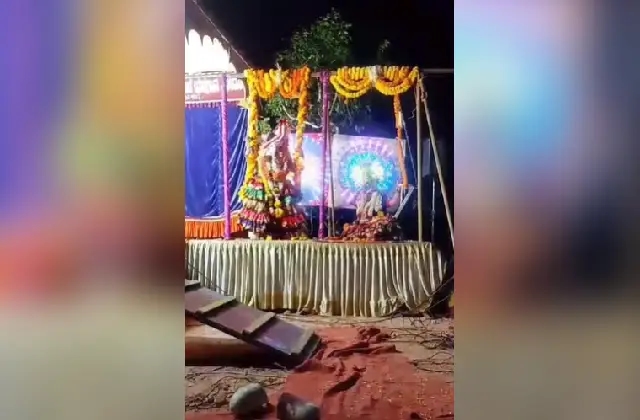ಯಕ್ಷಗಾನ ಪ್ರದರ್ಶನದ ವೇಳೆ ತುಂಡಾಗಿ ಬಿದ್ದ ದೇವಿಯ ತೊಟ್ಟಿಲು; ಯಕ್ಷಪ್ರೇಮಿಗಳ ಅಸಮಾಧಾನ - News Karnataka