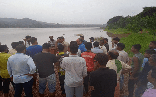 youth went for a swim in netravati river and drowned