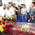 Bengaluru: Chief Minister Bommai pays last respects to Gurulinga Swamy