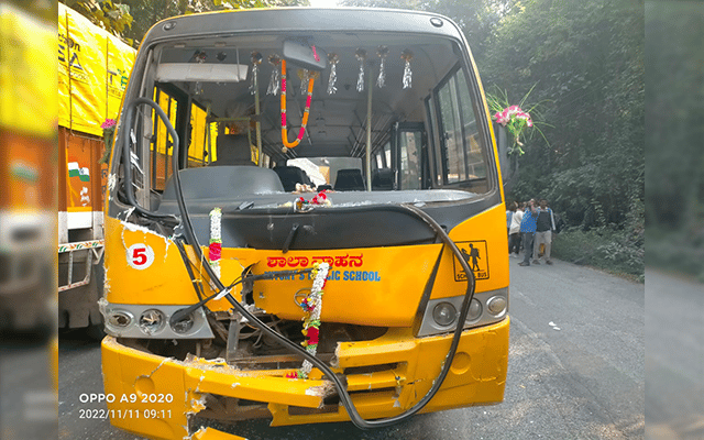 Karwar: Bus-lorry collision, driver seriously injured