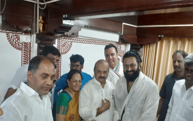 Actor Rishab Shetty visits Kollur Mookambika Temple
