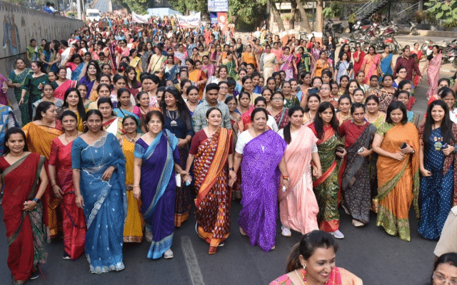 Saree walkathon by 15,000 women for fitness concerns