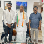 Siddaramaiah arrives in Hubballi, Congress leaders meet him