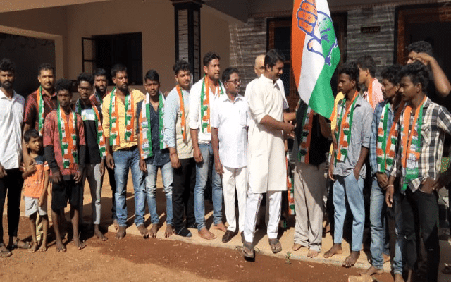 Sonandur BJP party workers join Congress