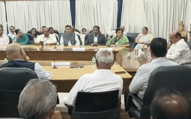 Bommai holds informal talks with senior state government officials
