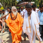 KPCC president DK Shivakumar visits Kadasiddheswara Mutt in Tiptur