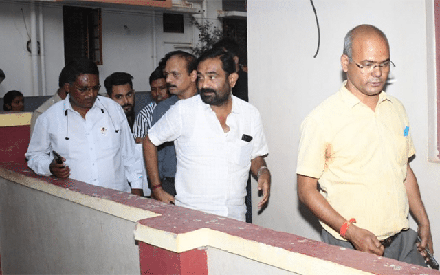 Dharwad: I-T raids at the house of Prashant Kekare, a close aide of Vinay Kulkarni