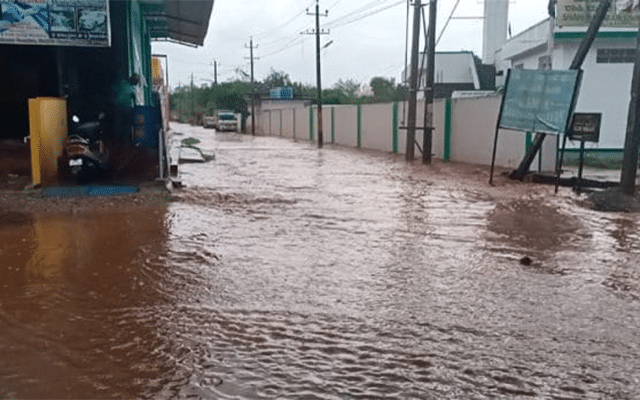 Heavy rains lashed in many parts of state ; one dead