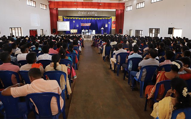 Parents' meeting of students of 1st PUC Commerce and Arts stream at Vivekananda PU College