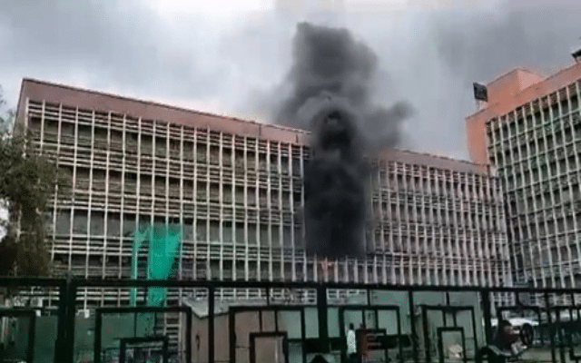 New Delhi: Fire breaks out at AIIMS building