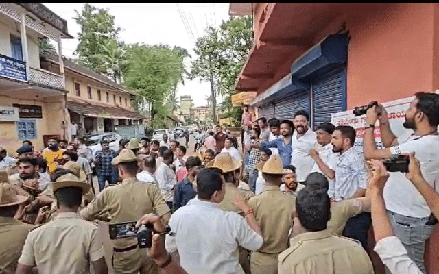 Bjp, Congress workers clash in Pazhayangadi gram panchayat