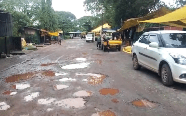 Aadi Udupi market in a state of chaos: People have to walk on a muddy road