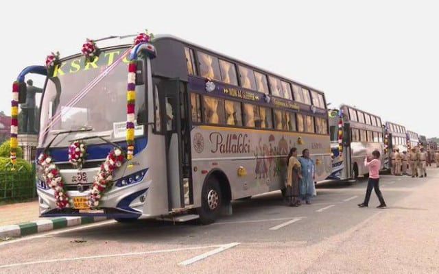 Cm Siddaramaiah launches 148 palanquin buses