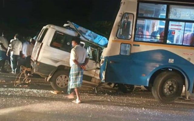 7 killed in road accident as those who went for Ayudha Puja never returned