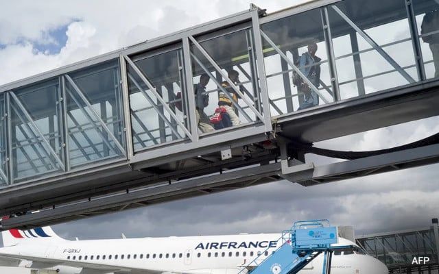 France threatens to attack six airports