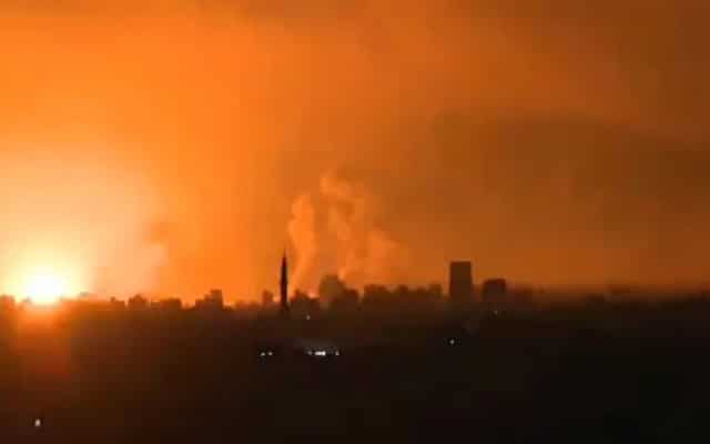 Israeli attacks on Gaza Patti: 2.3 million people stranded