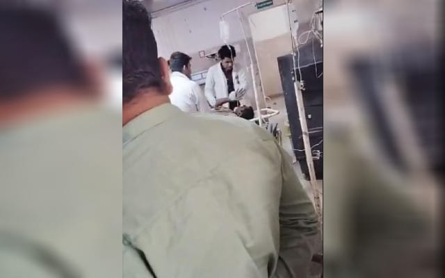Doctor thrashes patient for saying he is "HIV infected"