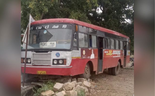 Bus rammed into students, escapes unhurt