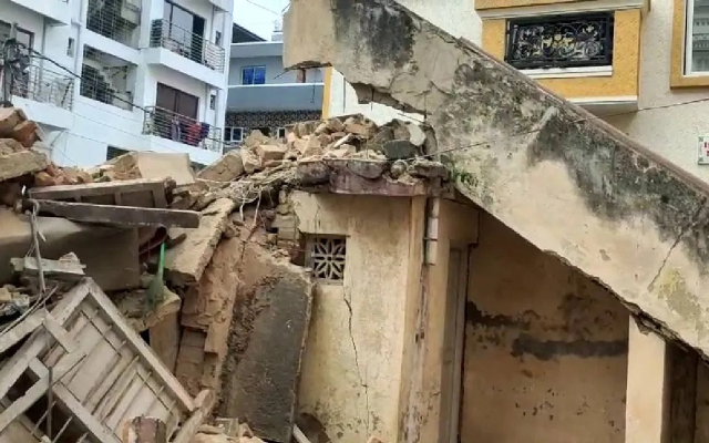 Government nursery school building collapses
