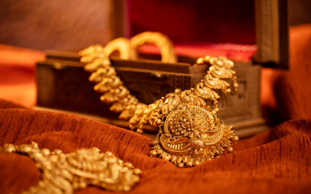 Gold and silver prices fall by Rs 20 per gram