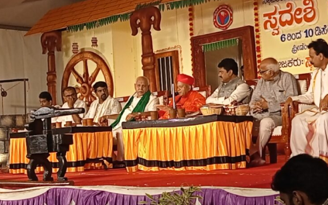 Dr. Shivamurthy Shivacharya inaugurates Swadeshi Mela